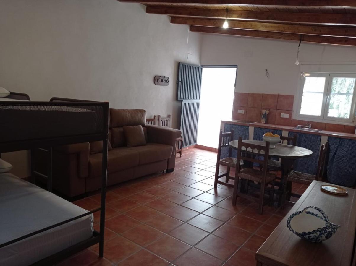 Adorable 1 Bedroom Apartment *